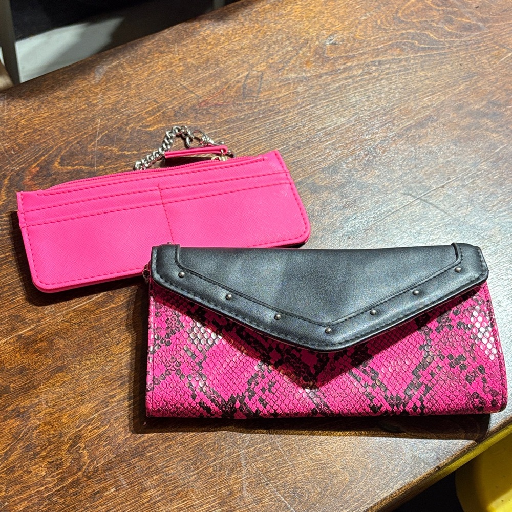 No Boundaries Pink and Black Clutch Set